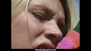 play Dirtystepdaughter - figliastra dai grossi seni succhia e scopa il cazzo di papà