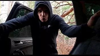 play Rus gangster ormanda ağzına genç bir eşcinsel adam sikikleri. aşağılama. rus hakimiyeti. kirli konuşma heteroseksüel adam gay bir adamı sikikleri