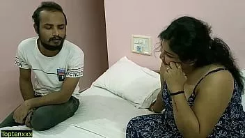 Oynat Desi sıcak zengin karısı kirli konuşma ve genç çocukla sert seks!!