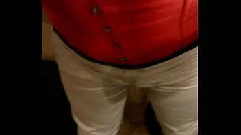 Play Cd sit on toitet and piss in his trousers!