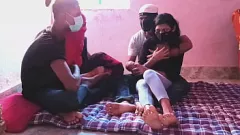 Jouer Vidéo de sexe intense à 4 avec éjaculation d'un couple échangiste Desi