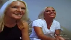 play Quartetto biondo con Tracy e Sharon: azione anale, pompino e voyeur
