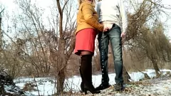 play सुडौल मिल्फ़ एलेना सार्वजनिक blowjob देता है और पनीहोज पहनते समय पेशाब का स्वाद लेता है