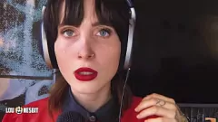 播放 乳胶女性Lia Louise和Lou Nesbit在Dirty Talk Asmr中