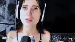 Reproduzir Aventuras alemãs de cuckold femdom com Lou Nesbit e Lia Louise