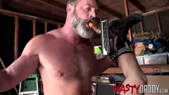 播放 NASTYDADDY 克里斯托弗·韦斯顿 (Kristofer Weston) 用铁杆无鞍动作主宰可爱的泰勒·拉什 (Tyler Rush)