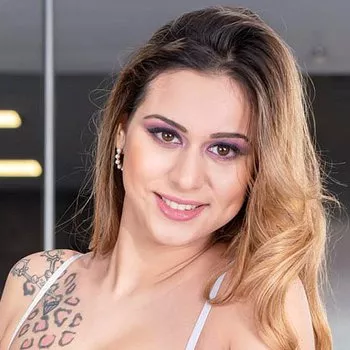Порнозвезда Bella Rico