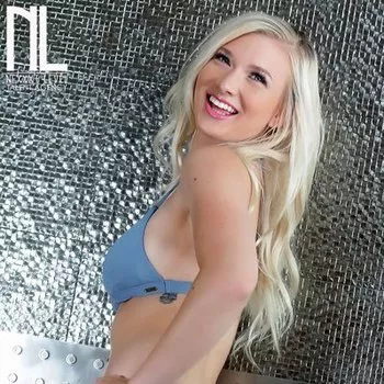 Bintang porno Emily Right